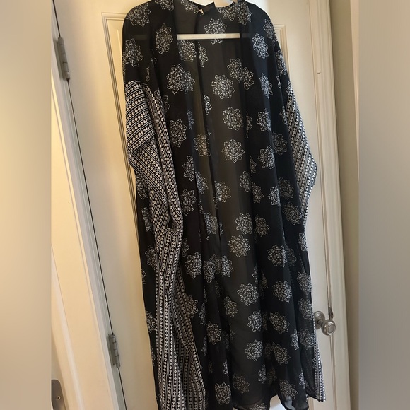 Lane Bryant sheer patterned short sleeve kimono - Picture 5 of 7